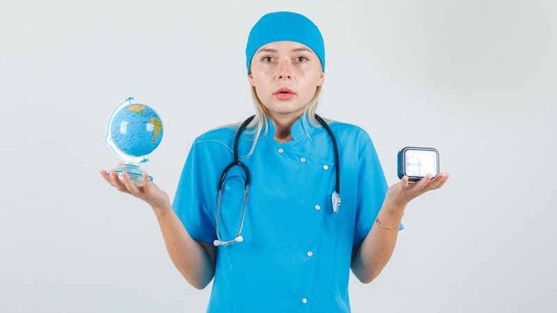 طبيب يقدم خدمات طبية دولية في إسطنبول